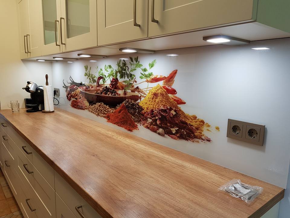 Dekorative Küchenrückwand aus Plexiglas